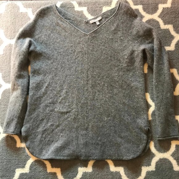 Neiman Marcus Sweaters - Neiman Marcus Gray 100% Cashmere Sweater